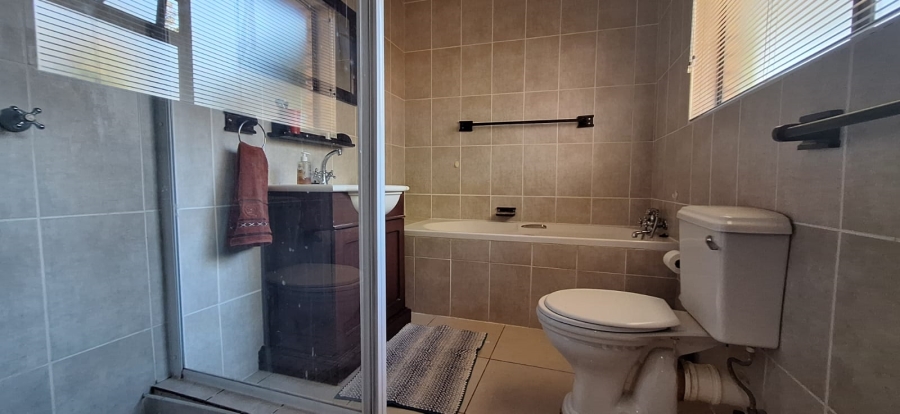 4 Bedroom Property for Sale in Hillcrest Northern Cape